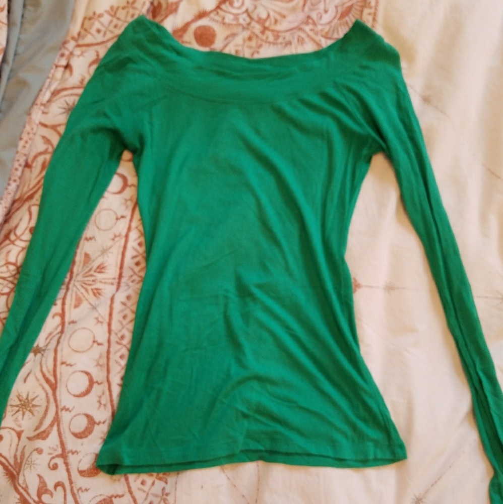 Wide necked long sleeve shirt